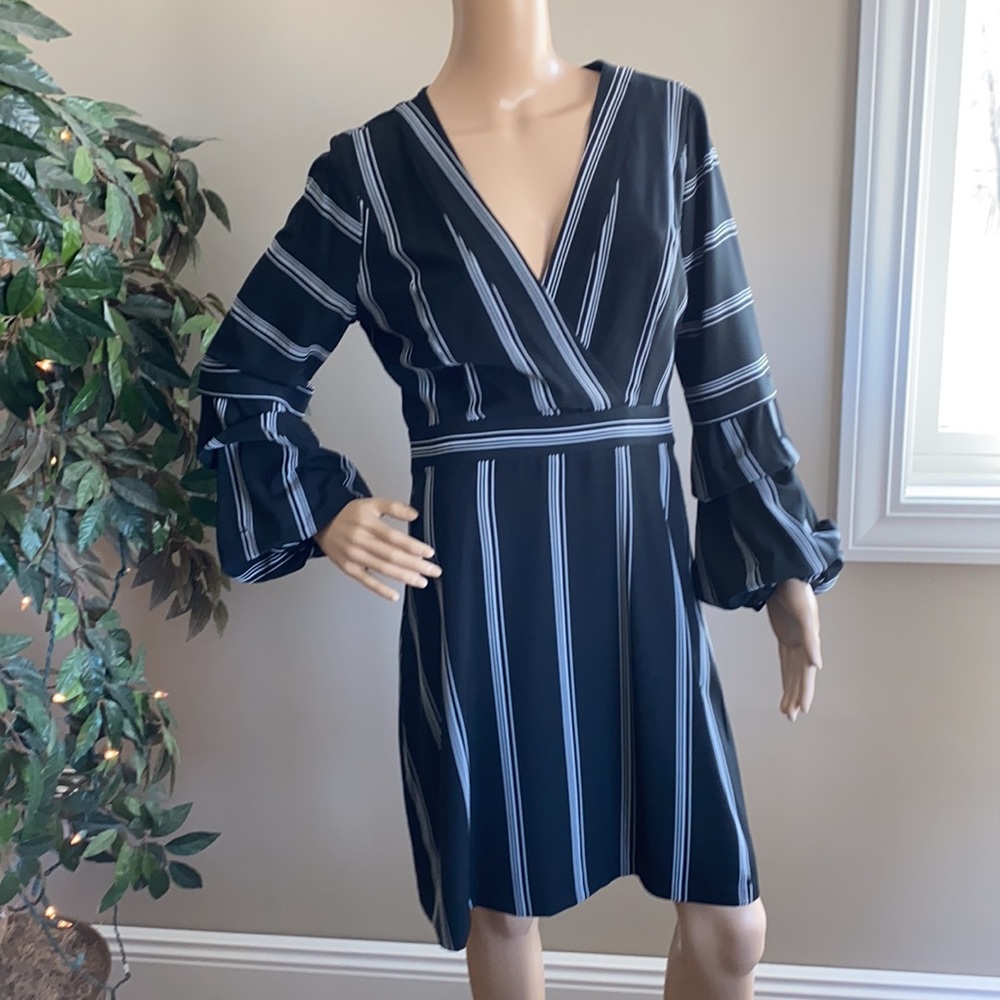 Laundry by Shelli Segal Dress Size 6 Black with White Pinstripes